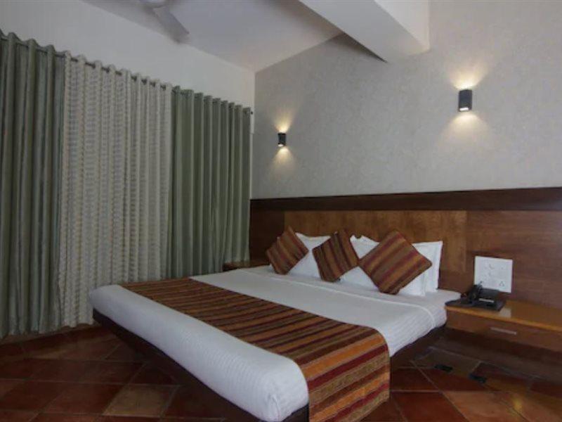 Hotel Chandralok Лонавала Экстерьер фото