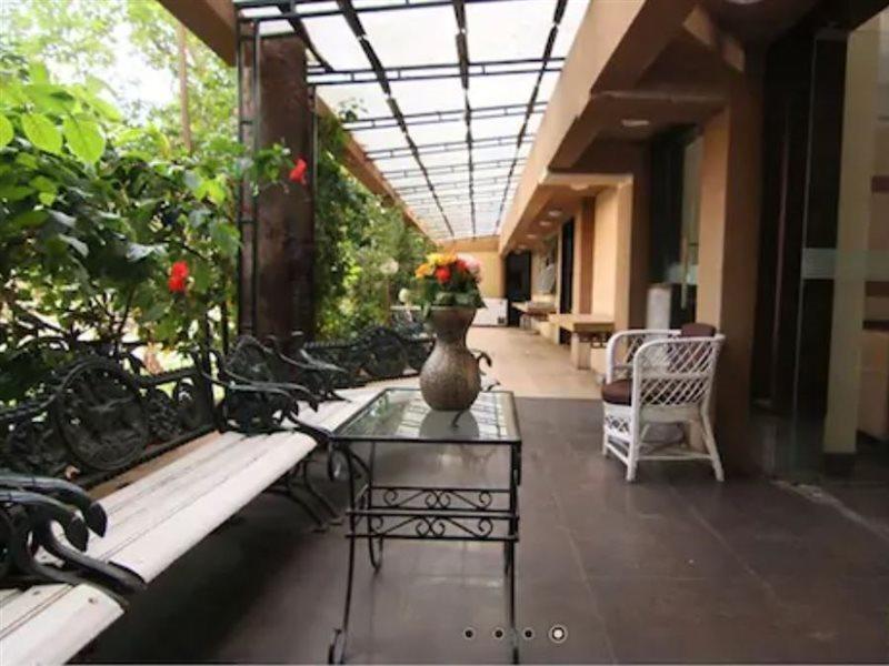 Hotel Chandralok Лонавала Экстерьер фото