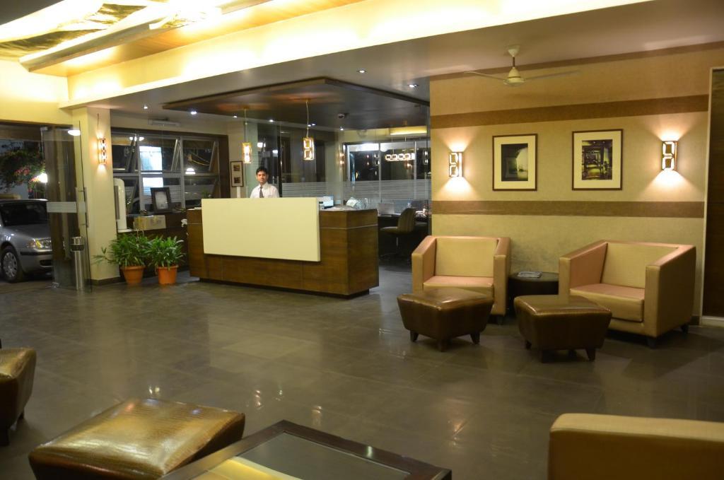 Hotel Chandralok Лонавала Экстерьер фото