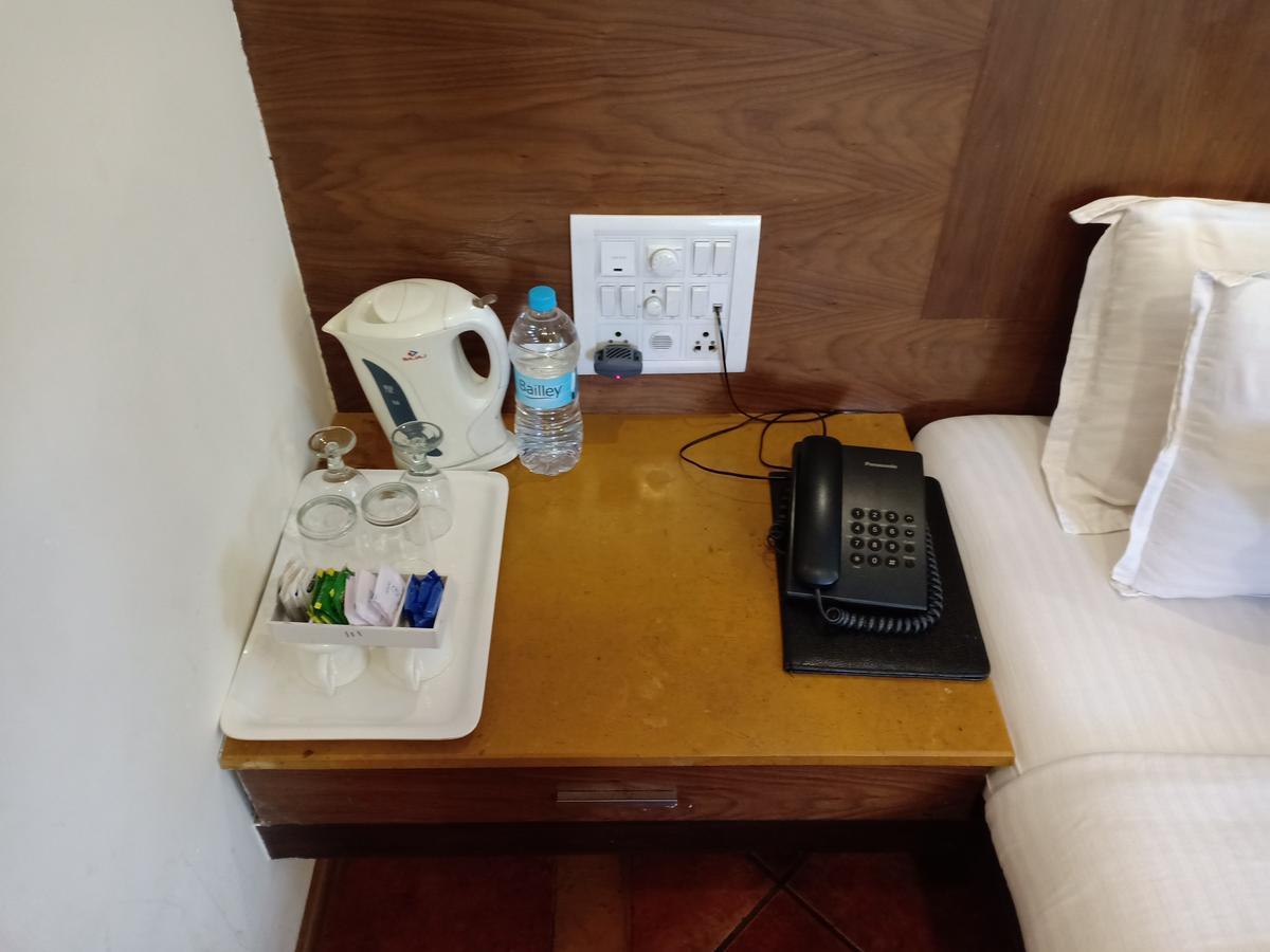 Hotel Chandralok Лонавала Экстерьер фото
