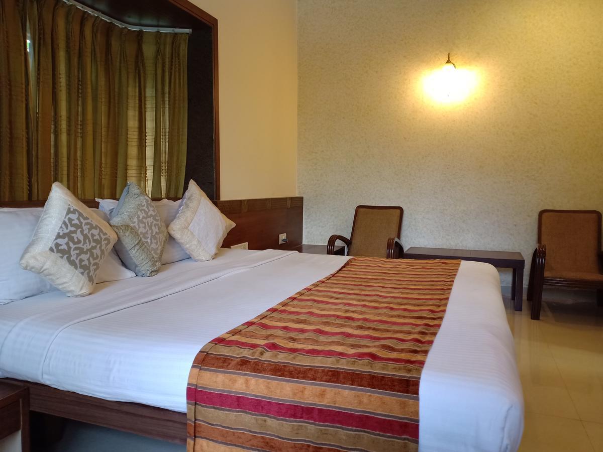 Hotel Chandralok Лонавала Экстерьер фото