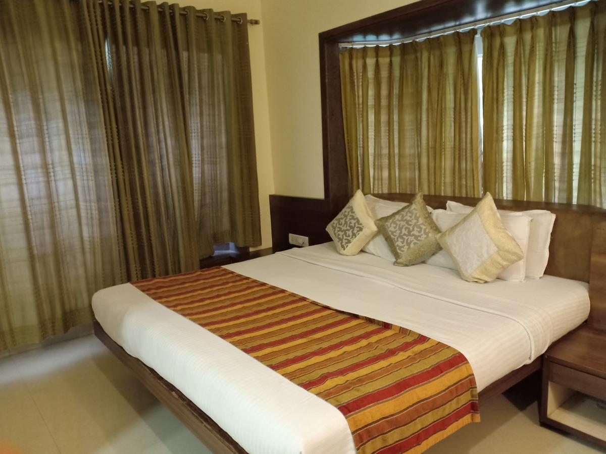 Hotel Chandralok Лонавала Экстерьер фото