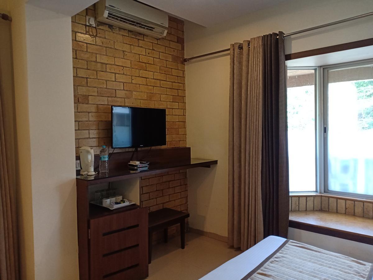 Hotel Chandralok Лонавала Экстерьер фото