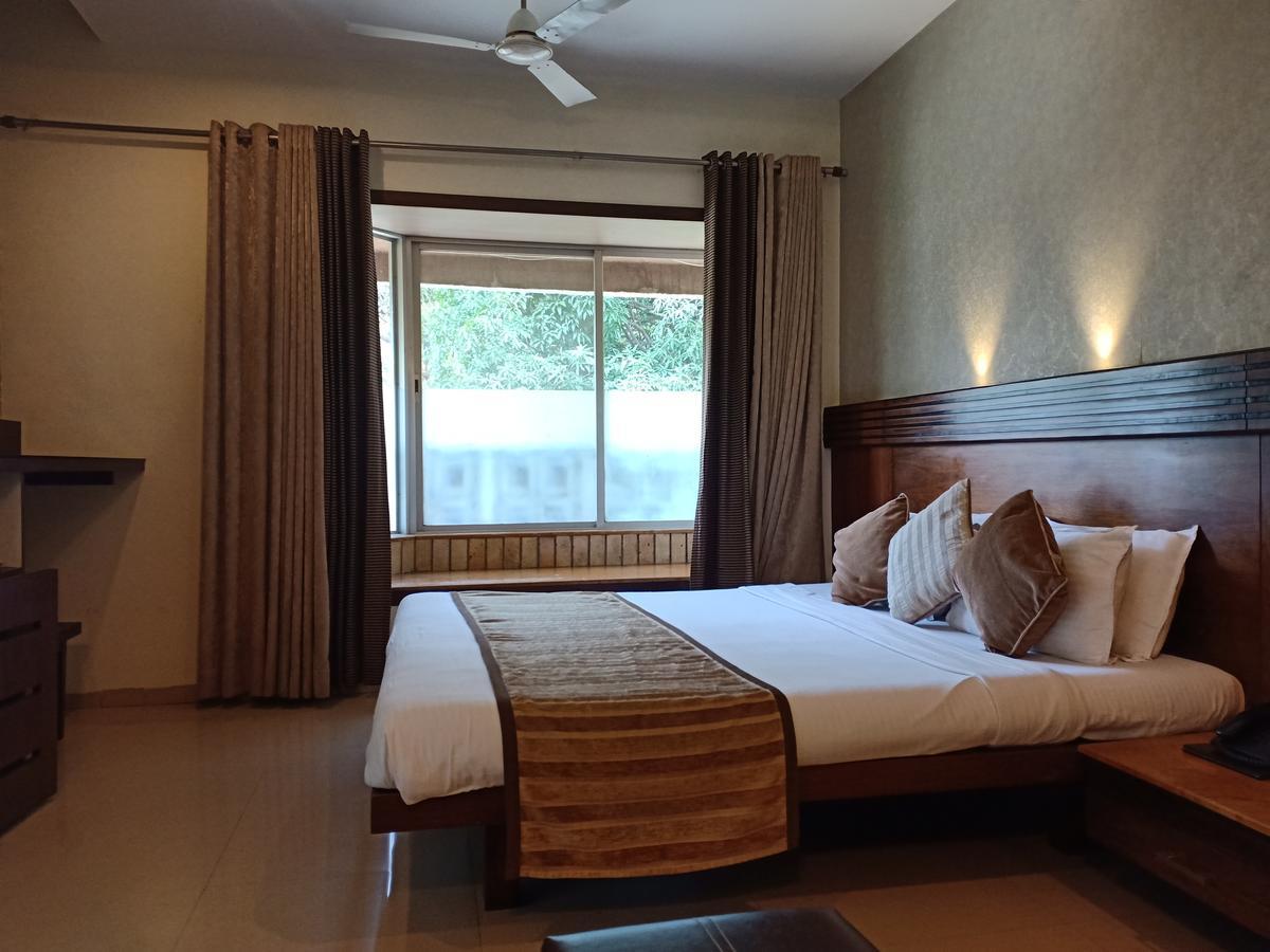 Hotel Chandralok Лонавала Экстерьер фото