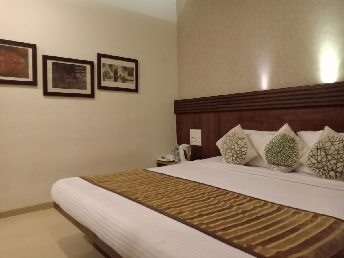 Hotel Chandralok Лонавала Экстерьер фото
