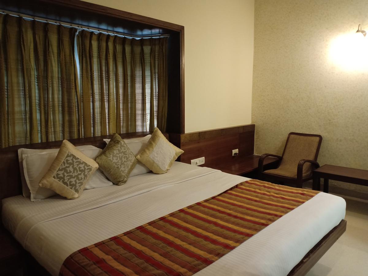 Hotel Chandralok Лонавала Экстерьер фото